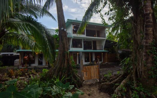White Pearl – Whole Home – Sleeps 13