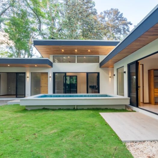 Casa del Rio: Costa Rica Jungle Home in Playa Negra