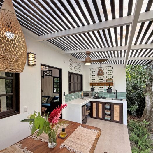 Libélula – AC, Wifi, Rooftop Deck, Walk to Beach